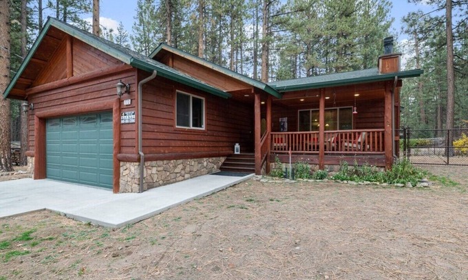 Summit Estates Casa | Modern, Steps to Summit, Relaxing Spa. Fireplace.