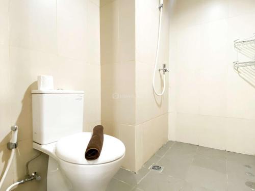 Duren Sawit Apartamento | Modern Studio at Gateway Park LRT City Jatibening Apartment By Travelio