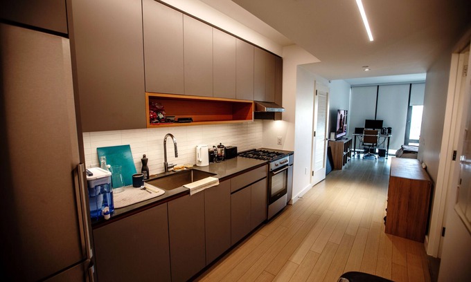 Mott Haven Apartamento | Modern Studio for rent. Monthly rentals only.