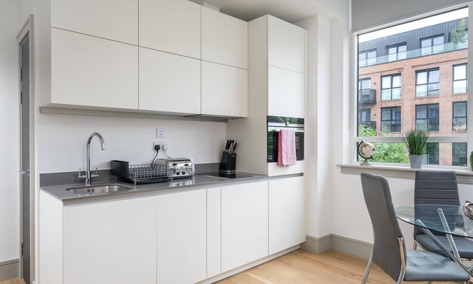 Bruce Grove Apartamento | Modern Studio w/ parking | 15 mins from Central London