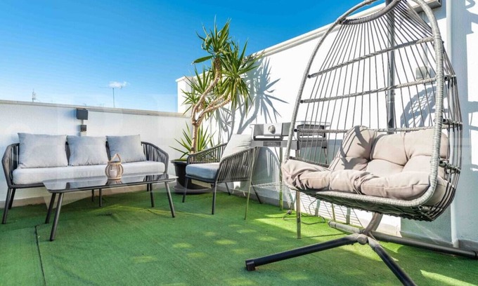 El Molinillo Apartamento | Modern Studio w/ Private Rooftop terrace by REMS