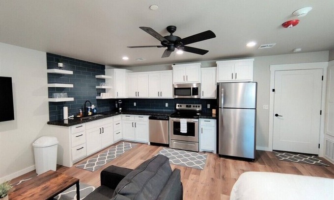 Tahlequah Apartamento | Modern Studio Walk to Bars, Restaurants, Shopping #1