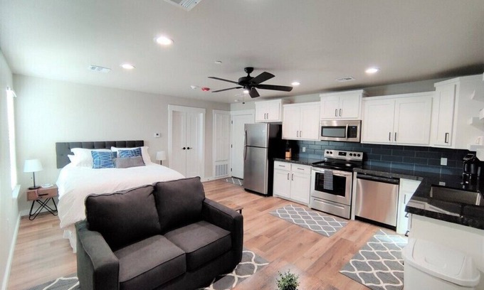 Tahlequah Apartamento | Modern Studio Walk to Bars, Restaurants, Shopping #2