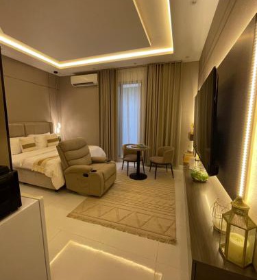 Mizail Apartamento | Modern studio with a private outdoor patio