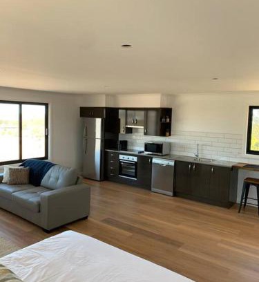 Guyra Apartamento | Modern studio with fabulous views