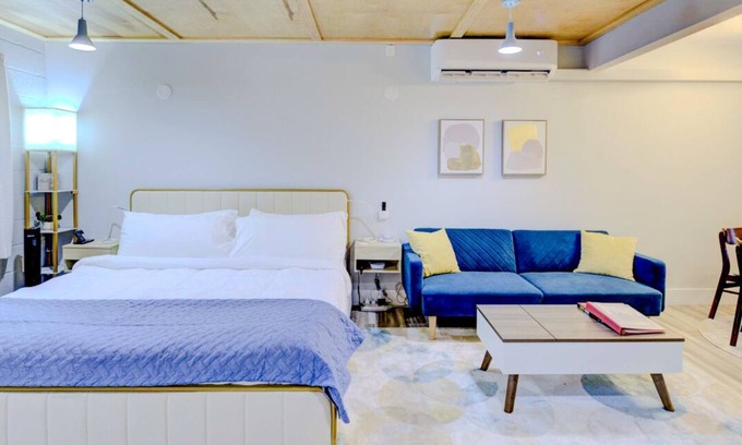 Downtown Memphis Apartamento | Modern Studio with King Bed, Free Parking & Wi-Fi