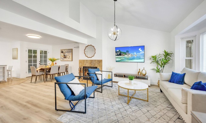 Harbor Casa | Modern & Stylish Long Beach Home Walk to the Beach