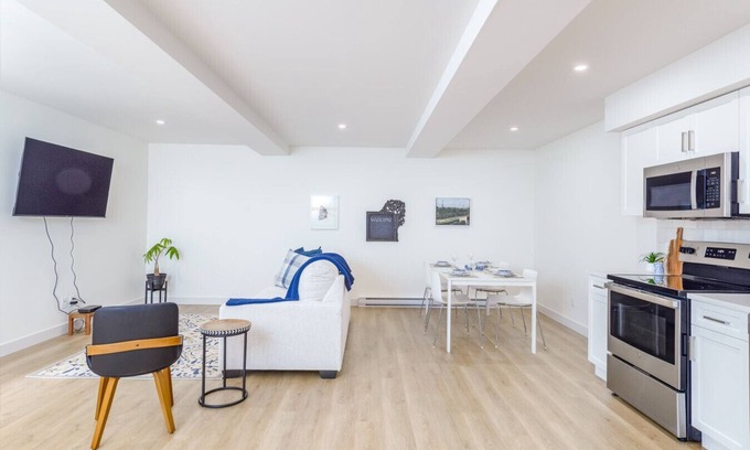 Black Mountain Apartamento | Modern Suite by Black Mountain Golf Club