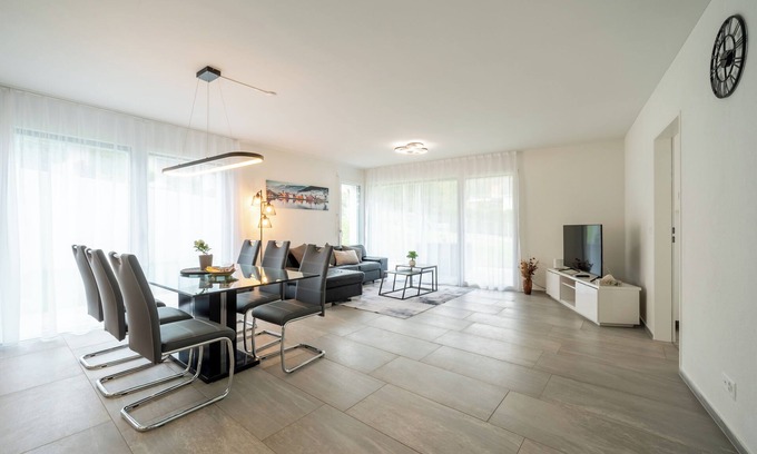 Safenwil Casa | Modern Swiss Apt | spacious garden + parking + hi-speed wifi