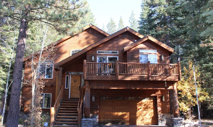 Truckee Casa | Modern Tahoe Donner Cabin. Hot Tub. Near Trails, Skiing & Downtown Truckee