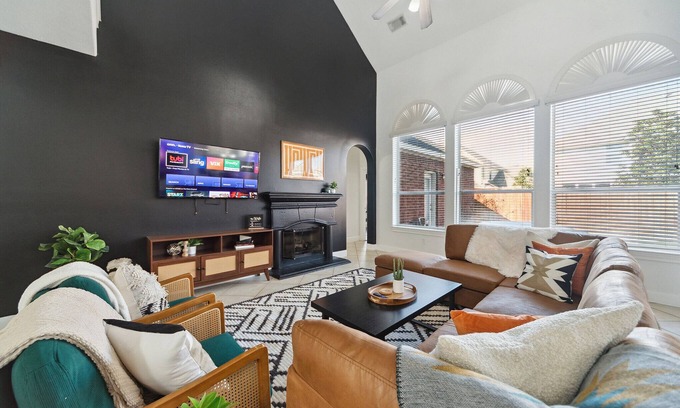 Klein Casa | Modern Texas Themed Getaway near Houston!