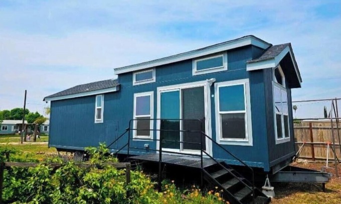 Lindsay Casa | Modern Tiny Home Near Sequoia National Park