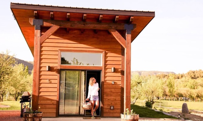 Glendale Casa | Apple Hollow Tiny House # 2 Zion / Bryce Tiny House en el huerto de manzanas. Duerme 4