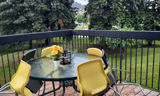 Thornbury Casa | Modern Tornbury townhouse walk to everything, seasonal rental available