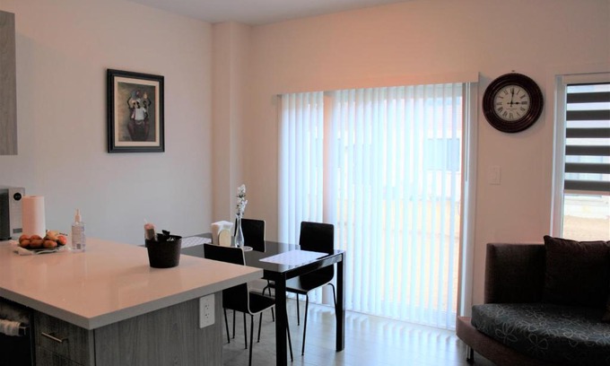 Barrie Casa | Modern Town House Barrie South