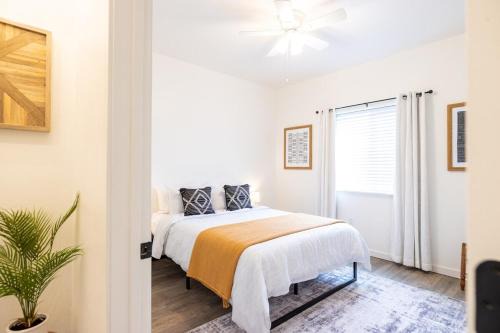 Evergreen Casa | Modern Townhome Enclosed Garage Wd