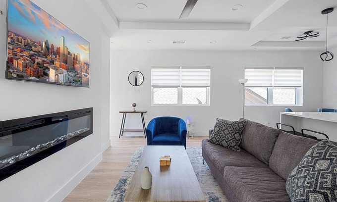 Oak Cliff Casa | Modern Townhome | Rooftop + Backyard Garage
