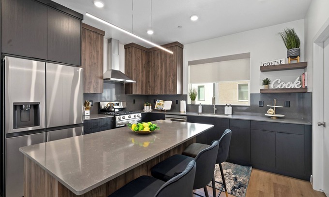 Capitol Hill Casa | Modern Townhome near Downtown - Skyline View