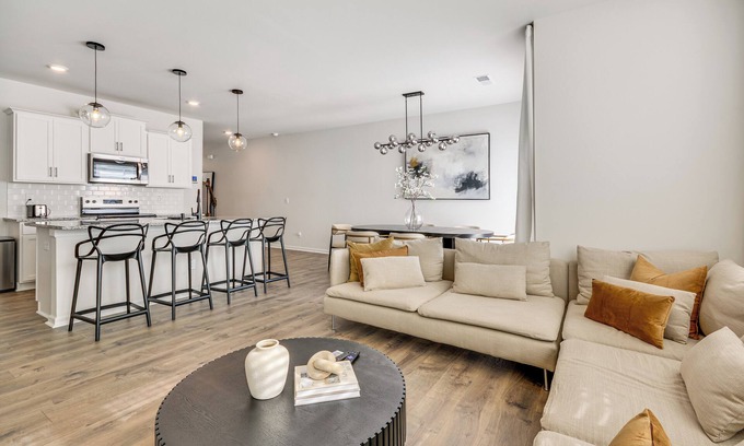 Kernersville Casa | Modern Townhome w/ Private Yard in Kernersville!