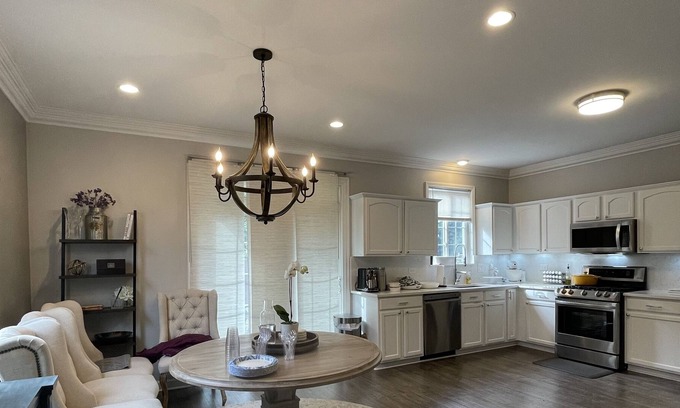 Elgin Casa | Modern Townhome with a theater room & gym area
