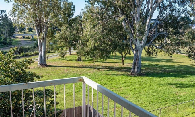 Lutwyche Casa | Modern Townhome with Parkland Views Walk to Everything!