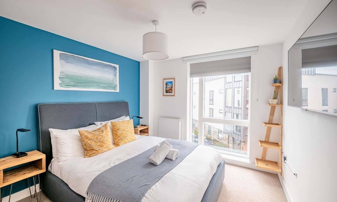 Southville Casa | Modern Townhouse - Parking, EV Charger & Balcony