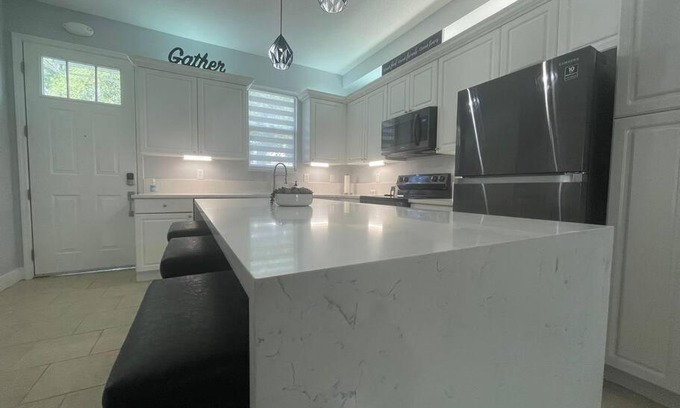 Kissimmee Casa | Modern Townhouse with Pool Close to Disney & Silver Spurs Arena