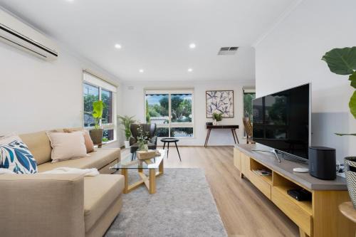 Wheelers Hill Casa | Modern Tranquil Getaway