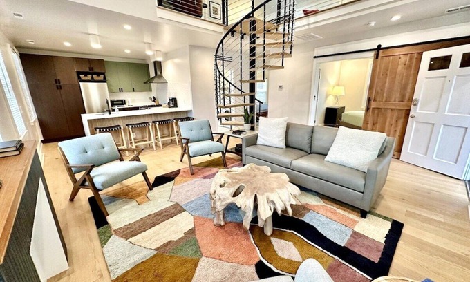 Ardmore Casa | Modern Twist In Downtown Wilmington 3/2 Stunner!
