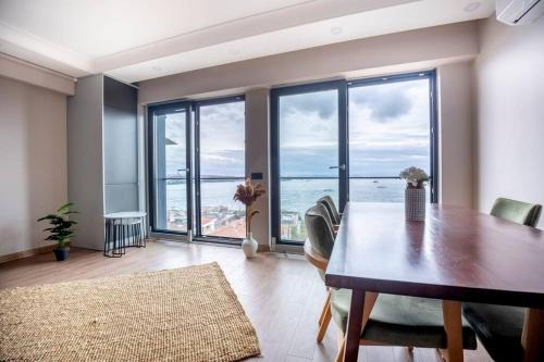 Kabatas Apartamento | Modern Two-Bedroom Flat with Stunning Bosphorus View