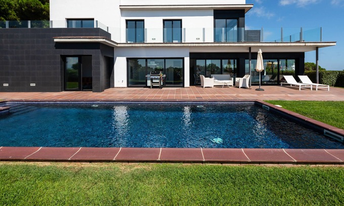 Lloret de Mar Villa | Modern two-storey villa with pool in a quiet area with excellent sea view