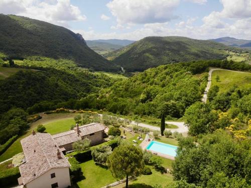 Montelovesco Casa | Modern Umbrian House with Swimming Pool - M&M Holiday House