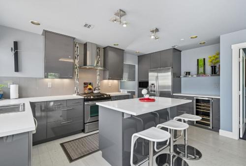 Hough Casa | Modern Upper Level Duplex Dt Vancouver