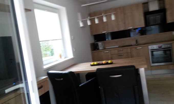 Oberstaufen Apartamento | Moderno apartamento nuevo en el Kurpark con TG y terraza.