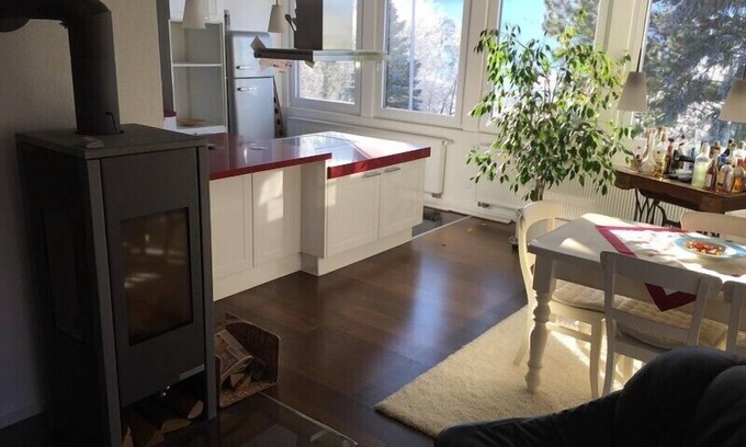 Seidmannsdorf Apartamento | Moderno apartamento de vacaciones (75 m²) con habitación infantil y bañera de hidromasaje.