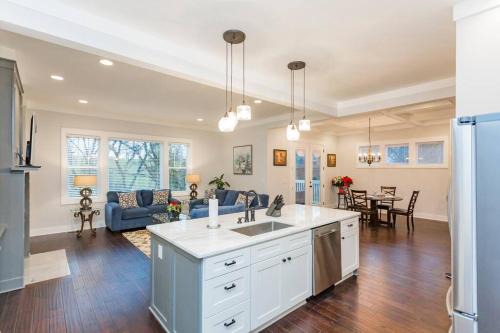 Shelby Hills Casa | Modern Vacation Home III