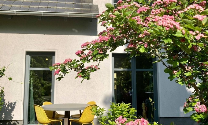 Nordliche Ortsteile Casa | Modern vacation home / vacation apartment by the castle park and lake, fireplace, bathing area