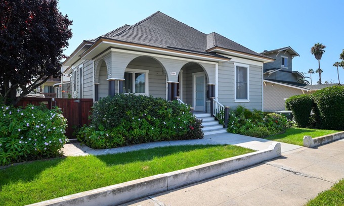 Ventura Casa | Modern Victorian Home Walking Distance To Ventura Pier and Downtown Restaurants