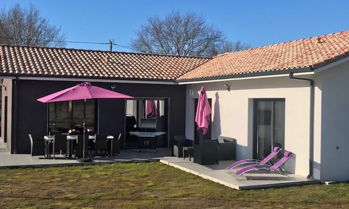 Gastes Villa | VILLA MODERNA 2 pasos del lago