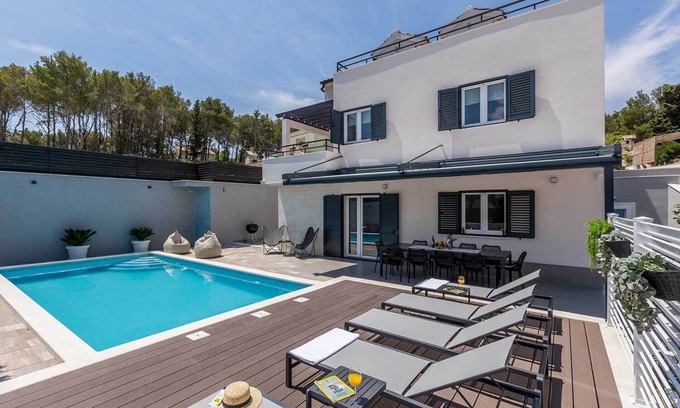 Cove Osibova (Milna) Villa | Modern villa by the sea with swimming pool