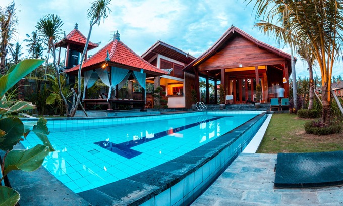 Kemenuh Villa | Villa moderna en Bali con piscina privada y camas de lujo.