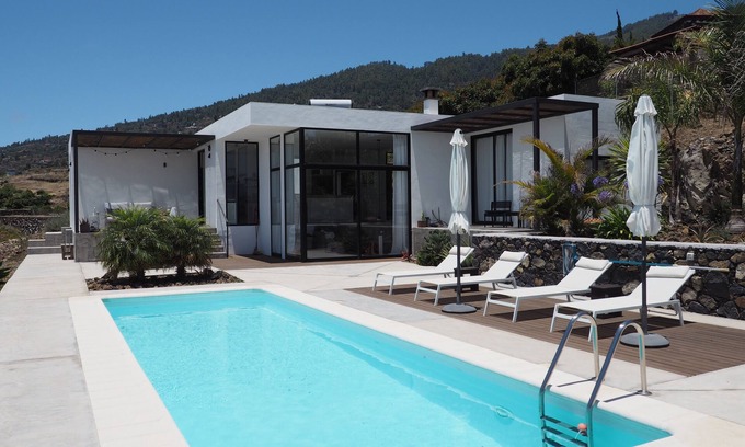 Tijarafe Villa | Nuevo: Villa moderna con vista al mar de 180 ° y piscina de agua salada.