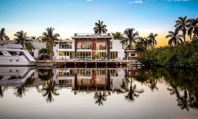 Downtown Fort Lauderdale Casa | Modern Waterfront Mansion in the heart of Las Olas minutes from the Beach