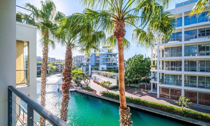 Victoria and Alfred Waterfront Apartamento | Modern Waterfront Apartment w Canal Views Gulmarn 201