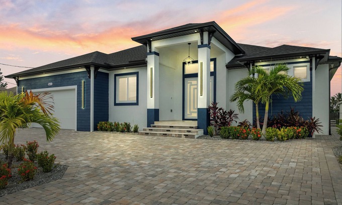 Burnt Store Casa | Modern West Costal Living, 4 Bedroom Dream Vacation with Private Jacuzzi Spa