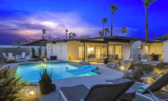 Racquet Club South Casa | Modern West PS - Welcome to Paradise!