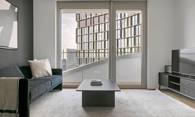 Favoriten Apartamento | Modern Wieden 1BR w/ Balcony, Gym, Elevator, walk to U-Bahn, by Blueground