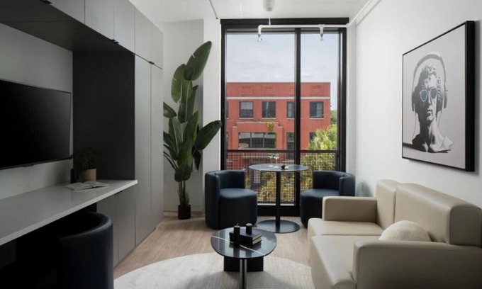 Historic Ybor Apartamento | Modern Ybor 2BD | Free Parking | Mins to DT!