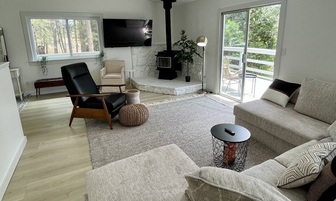 Groveland Casa | Remodeled YOSEMITE Lakehouse SPA Pool Private Dock 3 King Beds