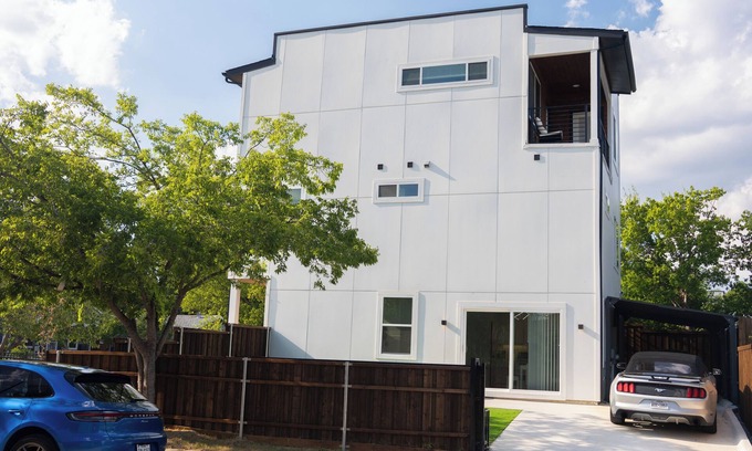 West Dallas Casa | Modern3BR,3.5BA 5 Beds Near Downtown Dallas